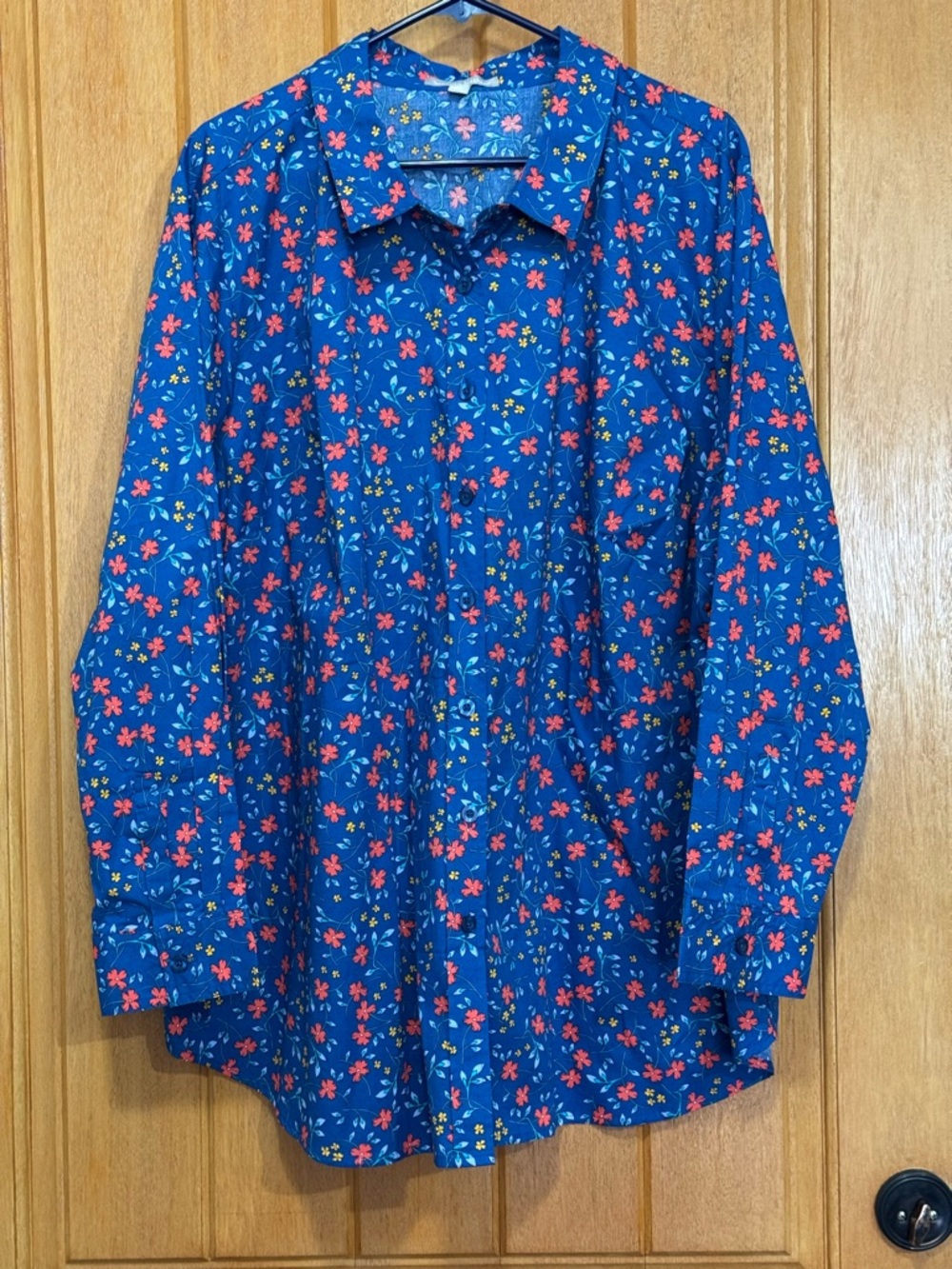Woman Within Blue Floral Top with Red  Accent Flowers 2XL Pit 27” L 31